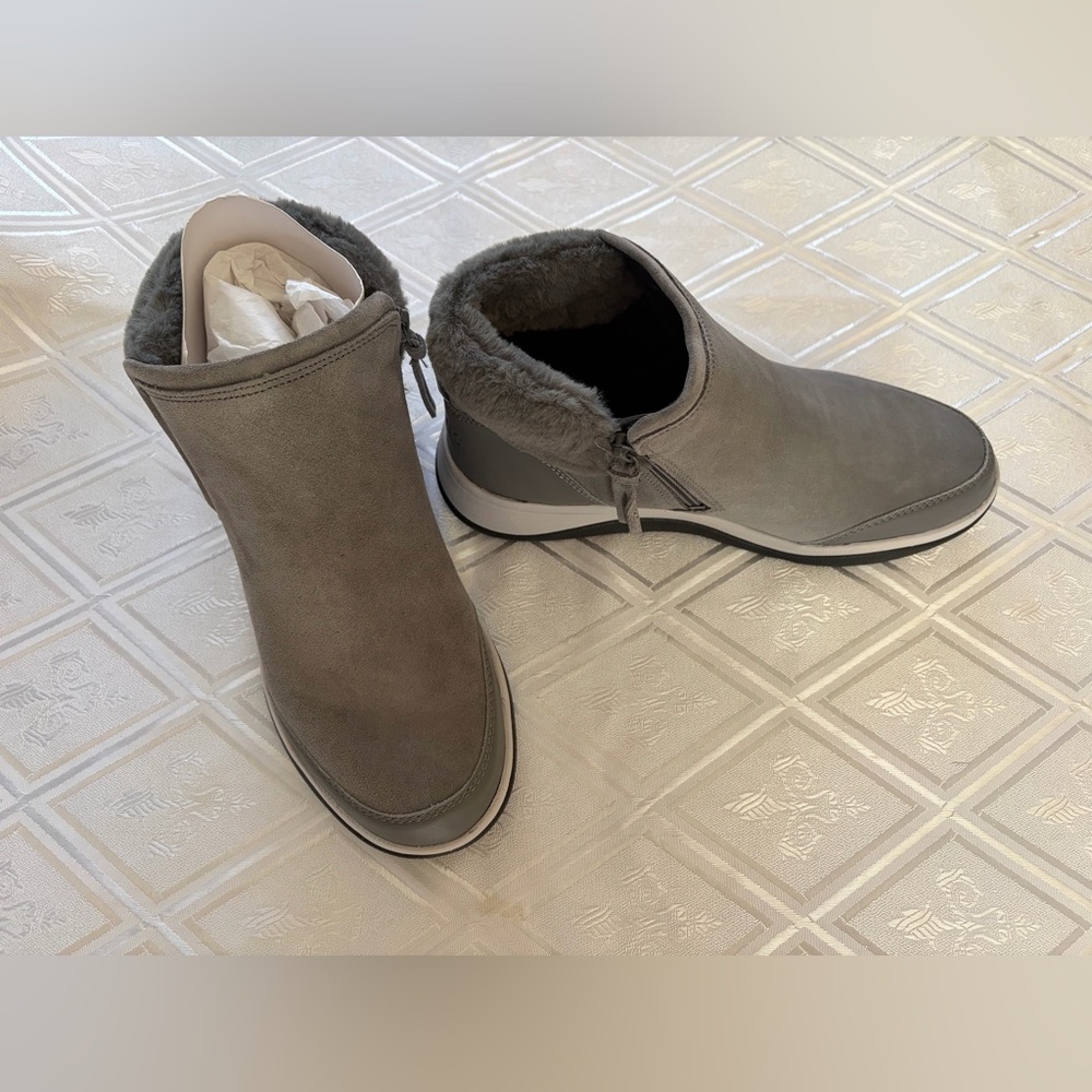 Vionic Gray Suede Faux-Fur Lined Ankle Booties ( Please read description below)